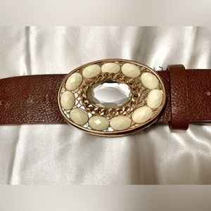 Woman’s faux leather belt with buckle